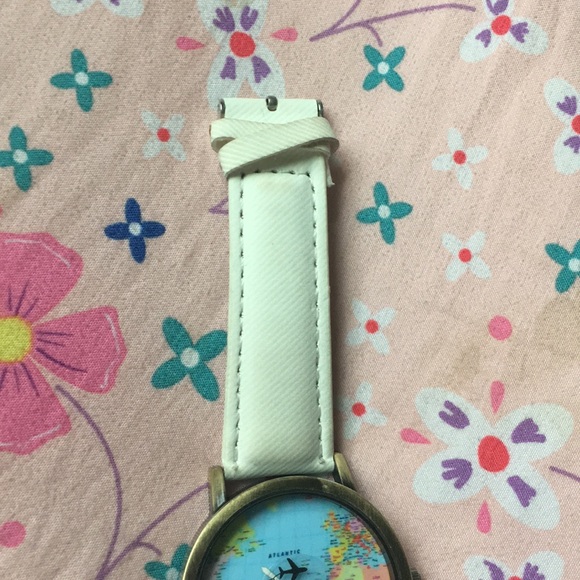 Adorable mini world watch - Picture 3 of 3
